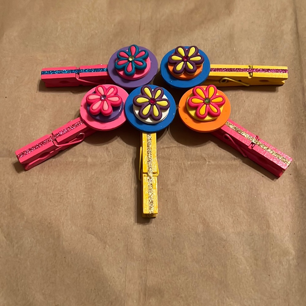 Adorable flower clips for chips or papers